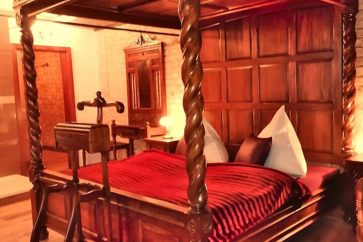 Room 27 of 45