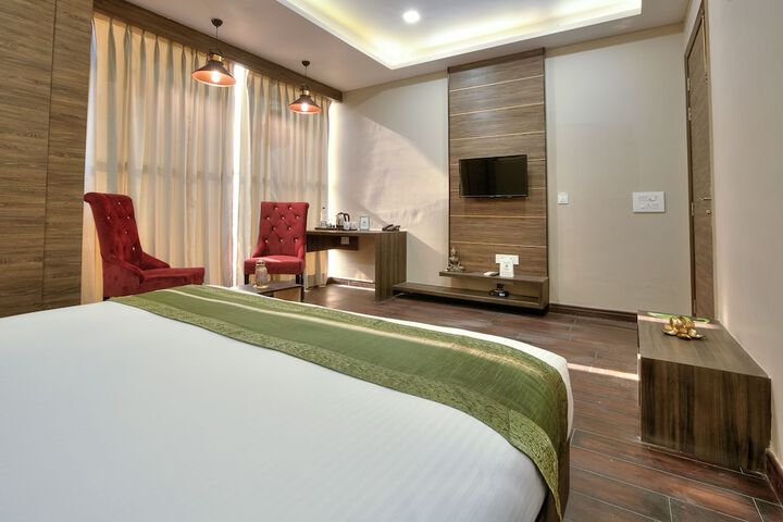 Room 27 of 46