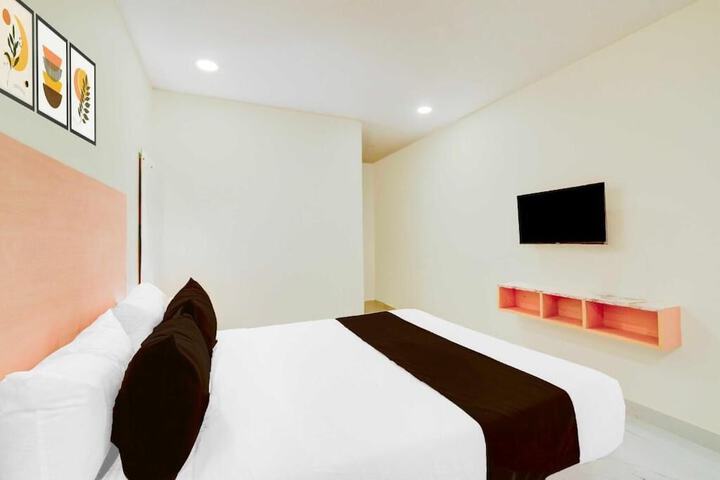 Room 7 of 9