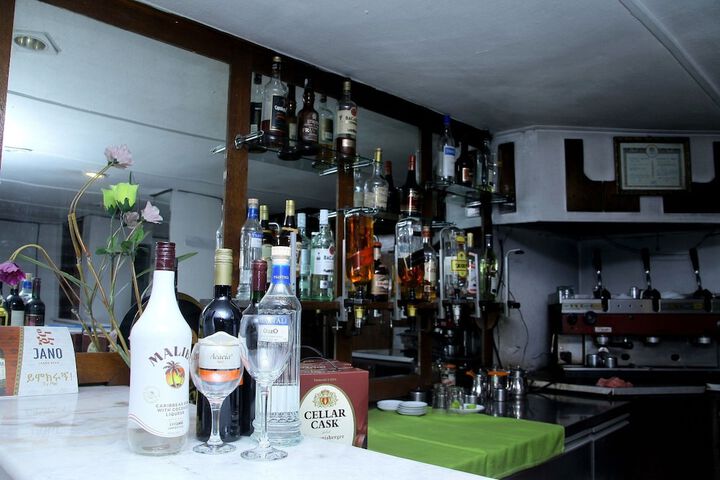 Lounge 39 of 39