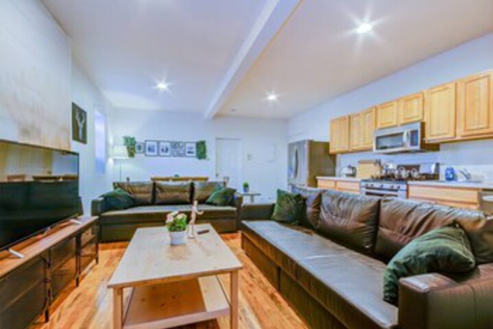 Image of Huge & Cozy 3BR 2BA House 15m to Times Square