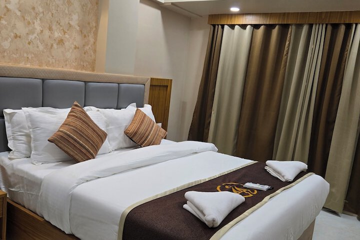 Room 11 of 27