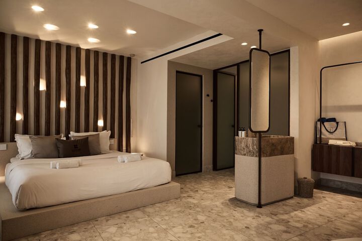 Room 54 of 212