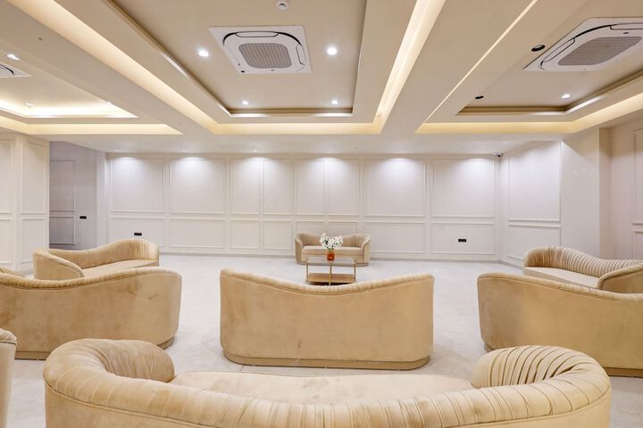 Ballroom/Hall 77 of 98