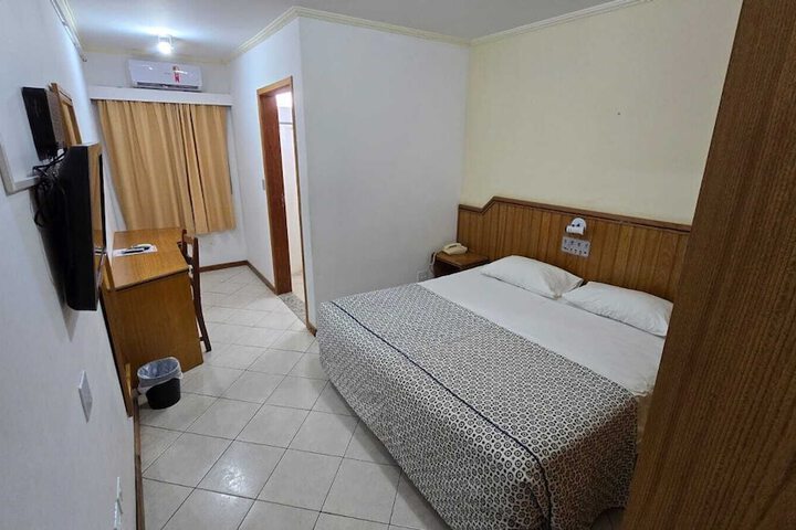 Room 12 of 33