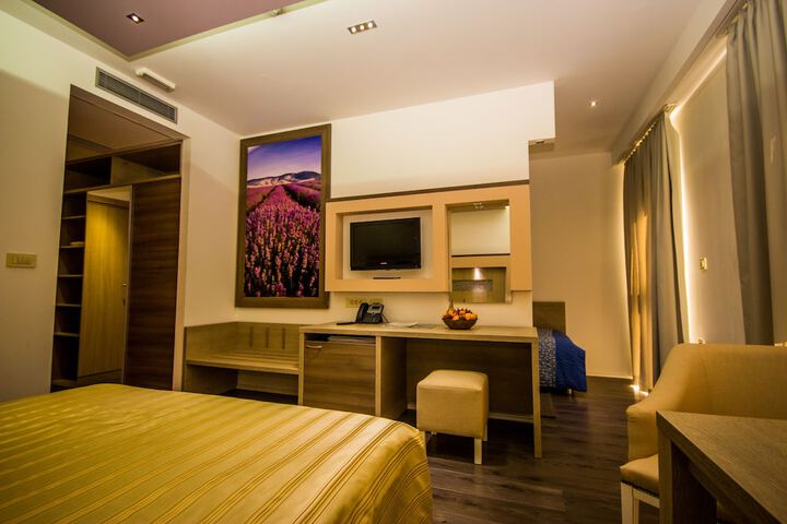 Room 9 of 67
