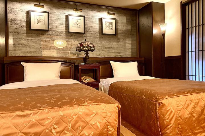 Room 9 of 48