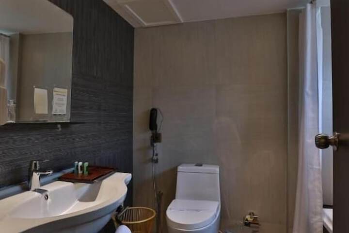 Room 17 of 23