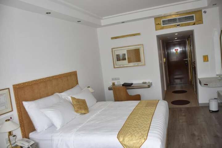 Room 17 of 27