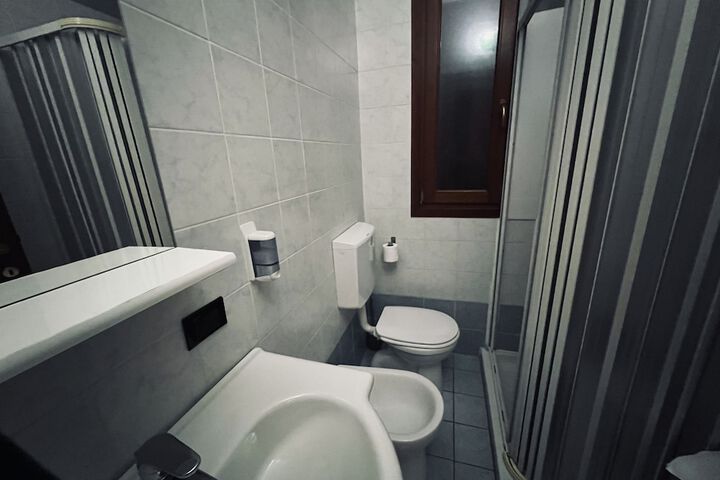 Room 9 of 13