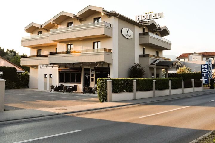Hotel 23 of 28