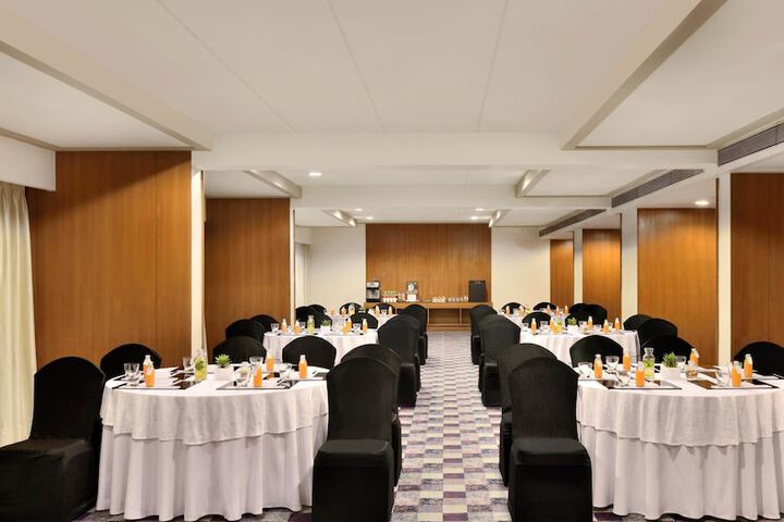 Ballroom/Hall 53 of 71