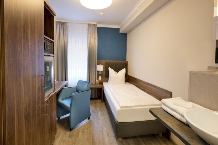 Room 19 of 53
