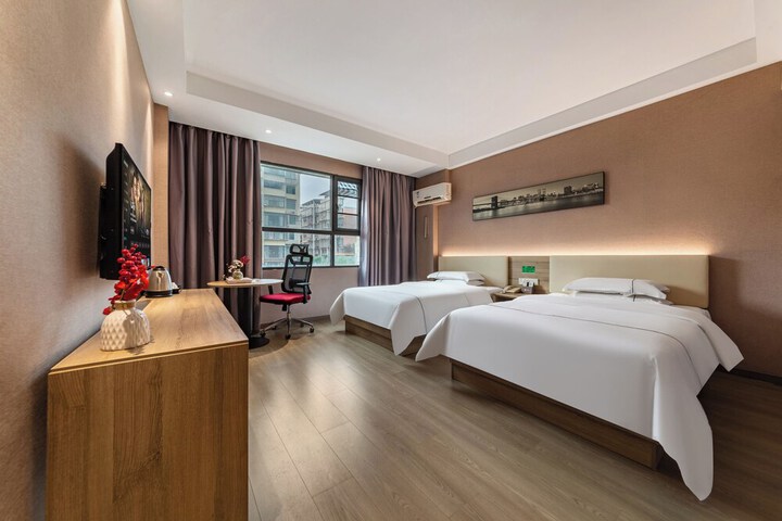 Room 3 of 10