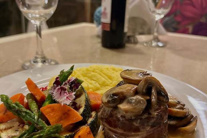 Dining 45 of 49