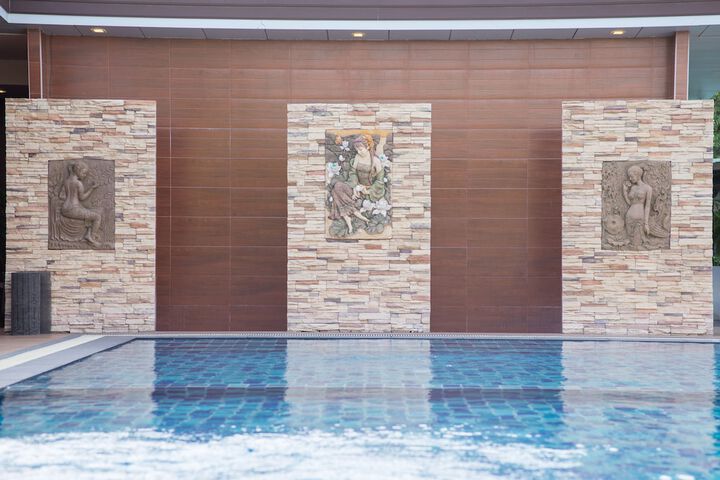 Pool 40 of 79