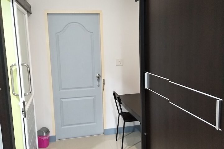 Room 7 of 8