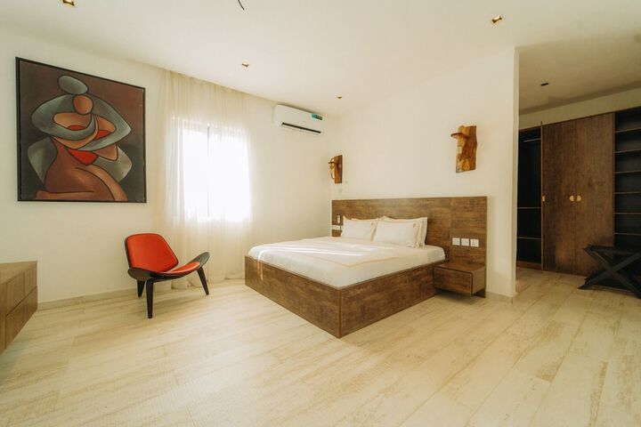Room 4 of 11