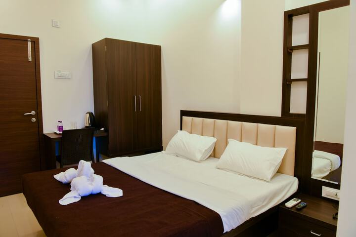 Room 8 of 34