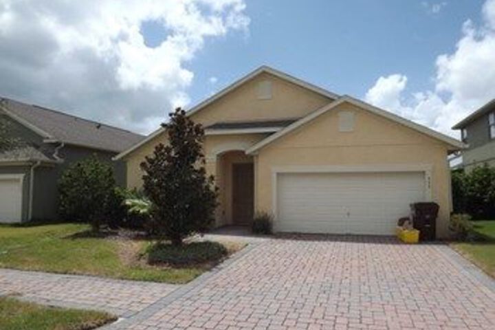 Exterior of Bridgeford Crossing by Escape Vacation