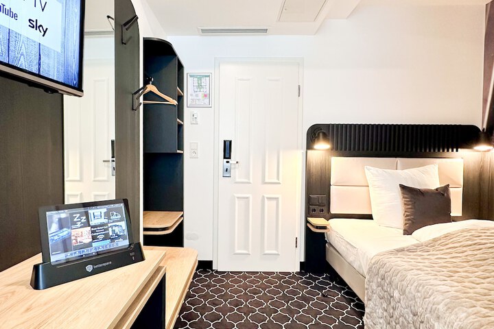 Room 73 of 194