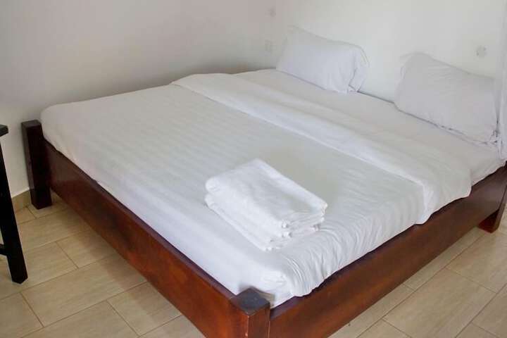 Room 6 of 17
