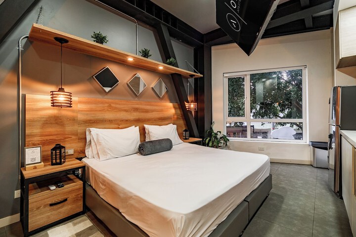 Room 2 of 230