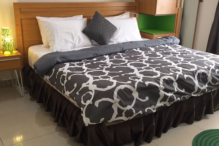 Room 4 of 23