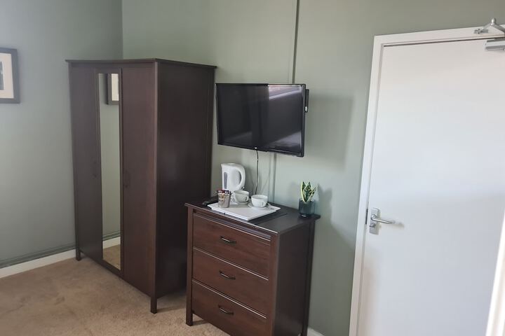 Room 4 of 24