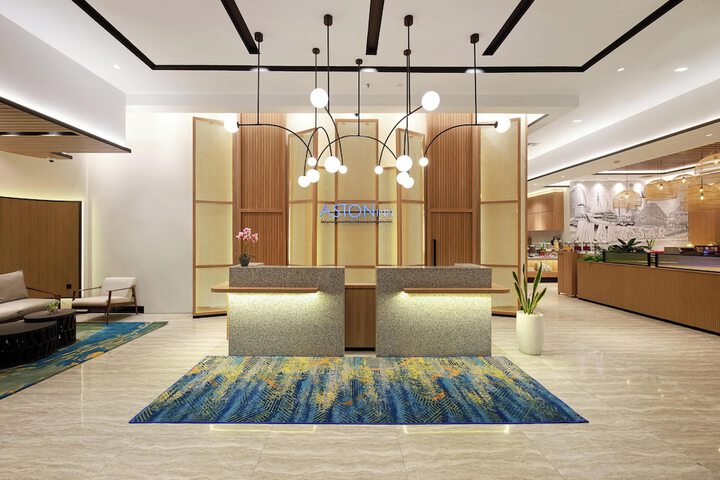 Entrance & Lobby