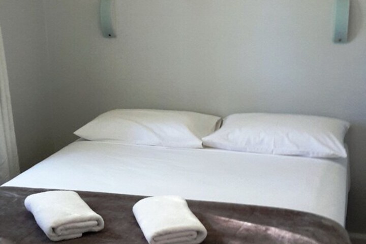 Room 8 of 68
