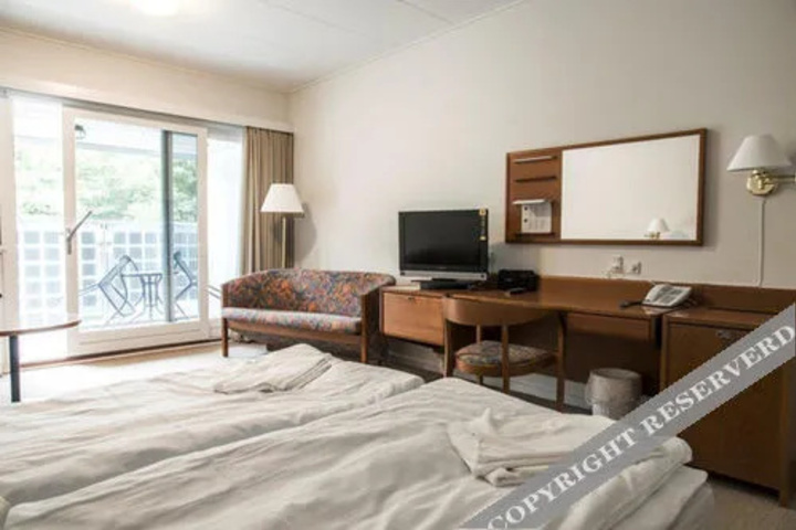 Room 2 of 5