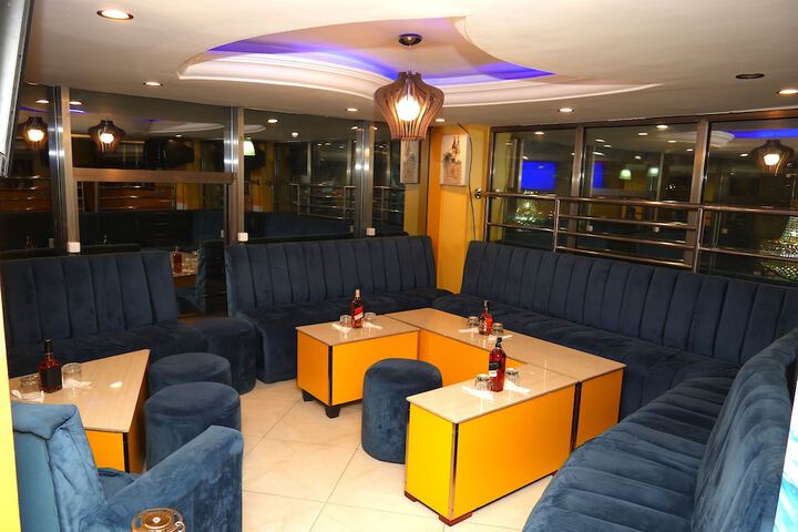 Lounge 72 of 98