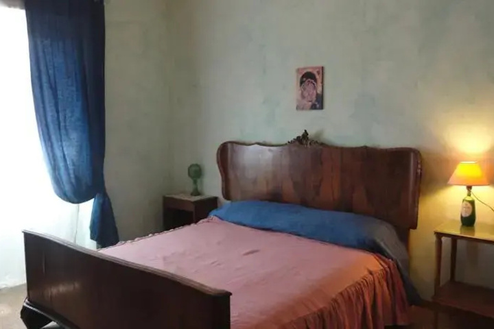 Room 4 of 10