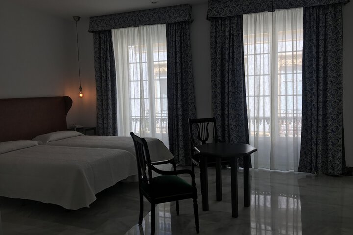 Room 6 of 74