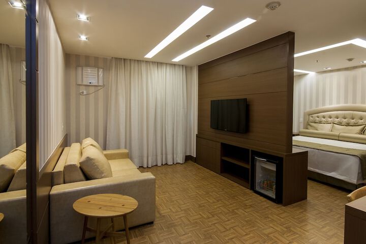 Room 32 of 81