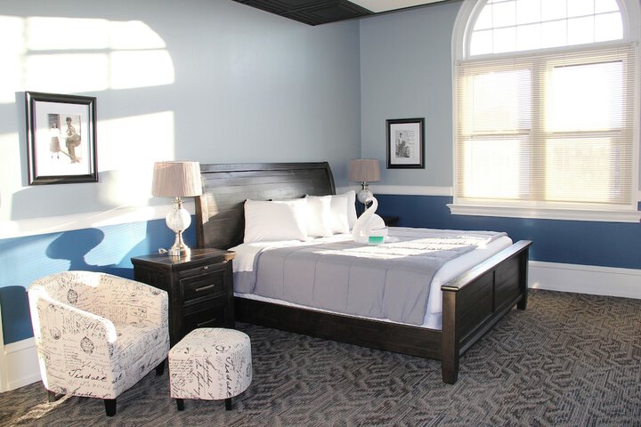 Room 65 of 212