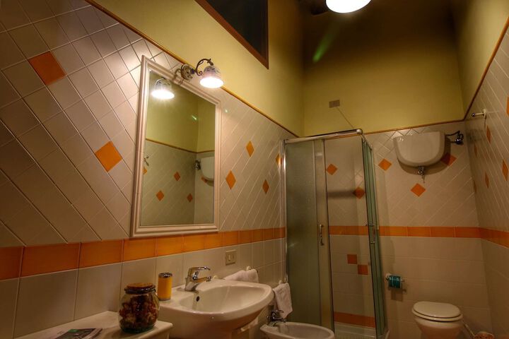 Room 53 of 108