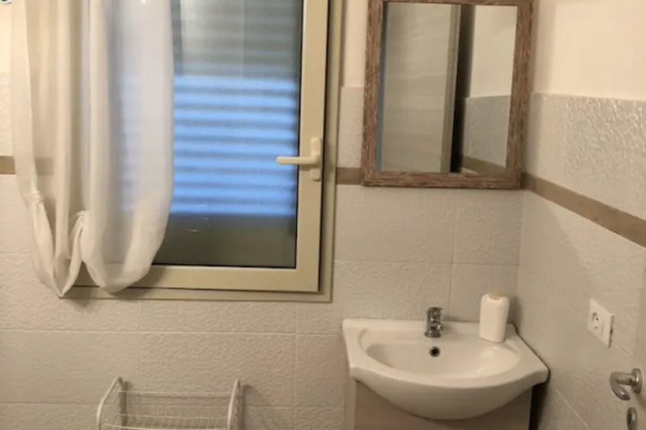 Room 8 of 12