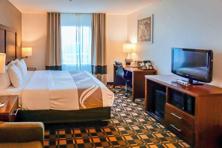 1 King Bed (6 of 17)