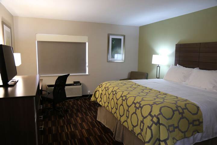 1 King Bed (13 of 19)