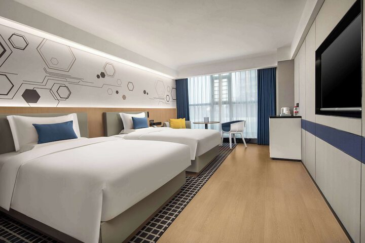 Room 6 of 18