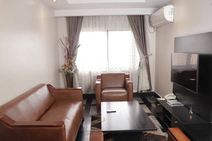 Room 5 of 32
