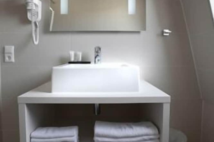 Room 12 of 31