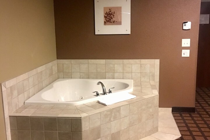 Jetted tub