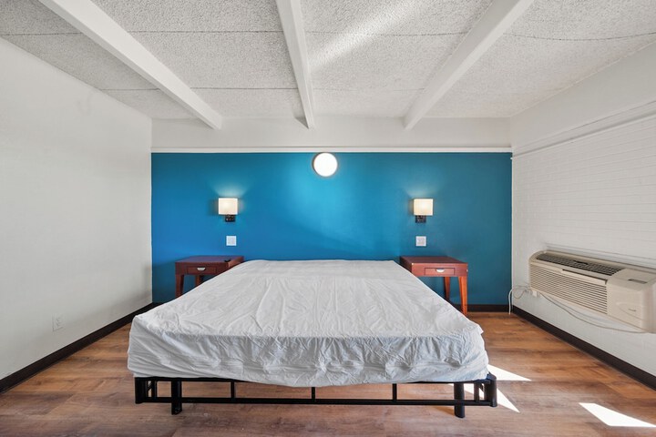 Room 8 of 25