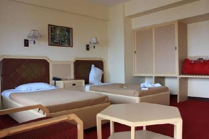 Room 5 of 11