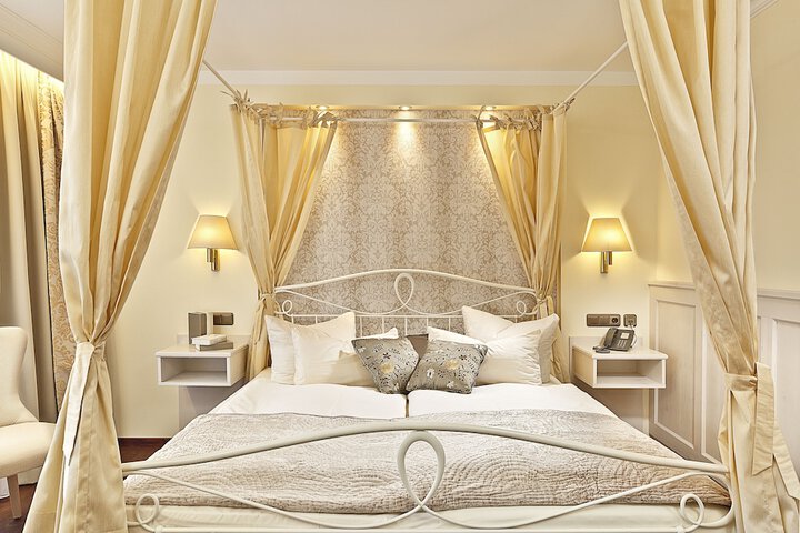 Room 16 of 158
