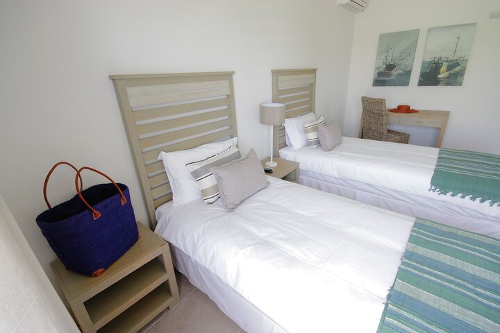 Room 9 of 42