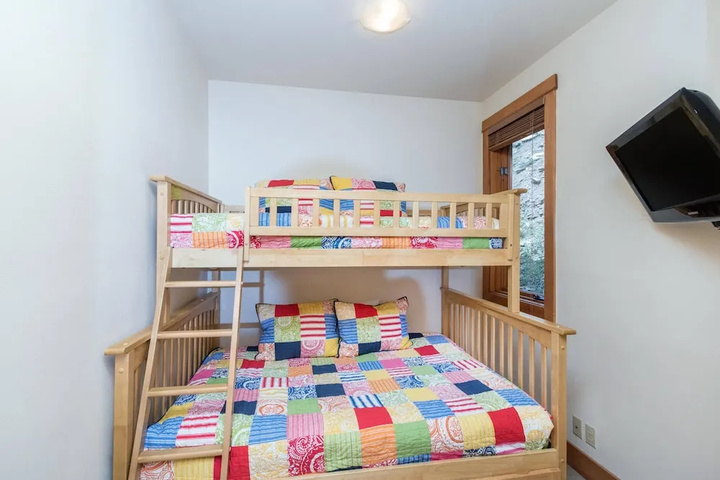 Room 3 of 10